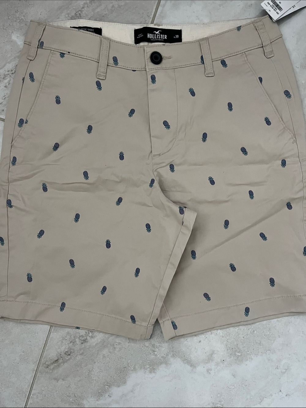 Hollister Men's Tan Pineapple-Print Flat Front Shorts epic flex vintage 2009 NWT